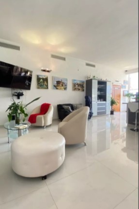 SPLENDID FAMILY HOUSE
